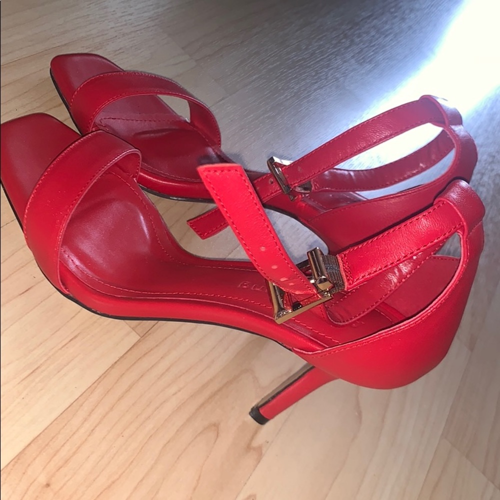 Red shoes - Picture 3 of 4